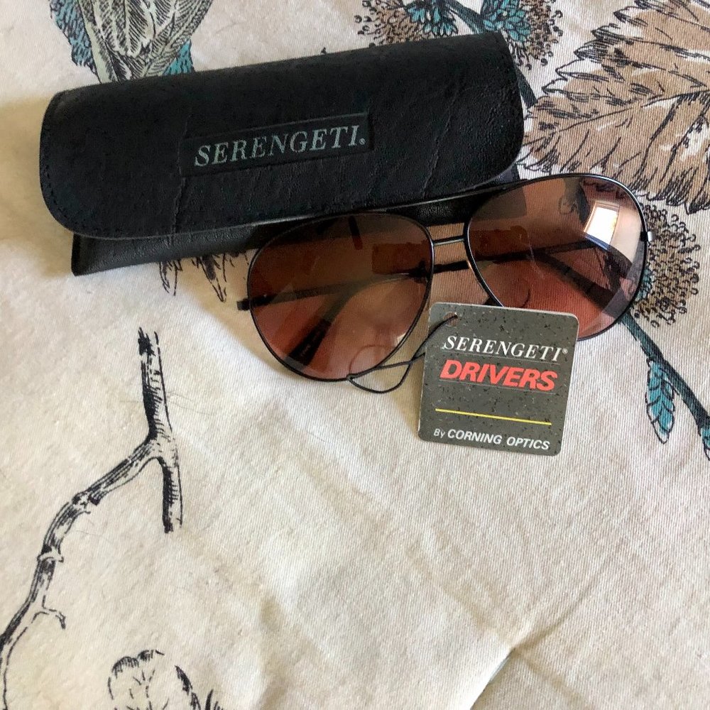 Vintage Serengeti Drivers aviator glasses with leather case